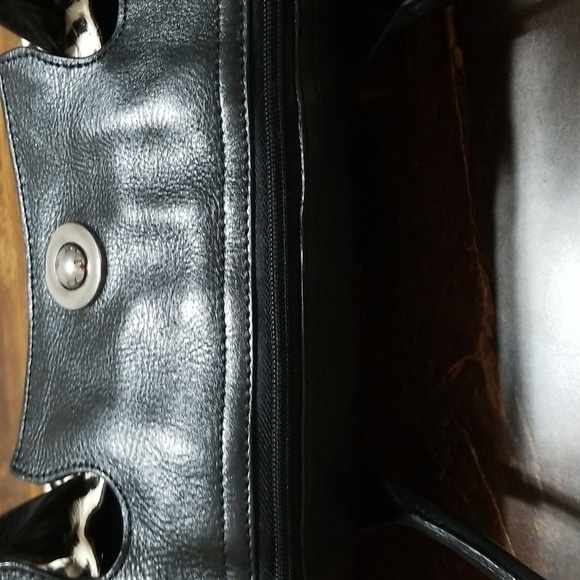 Pelle studio leather bag, Medium, zipper on top ,front pocket magnetic button. - Picture 5 of 11